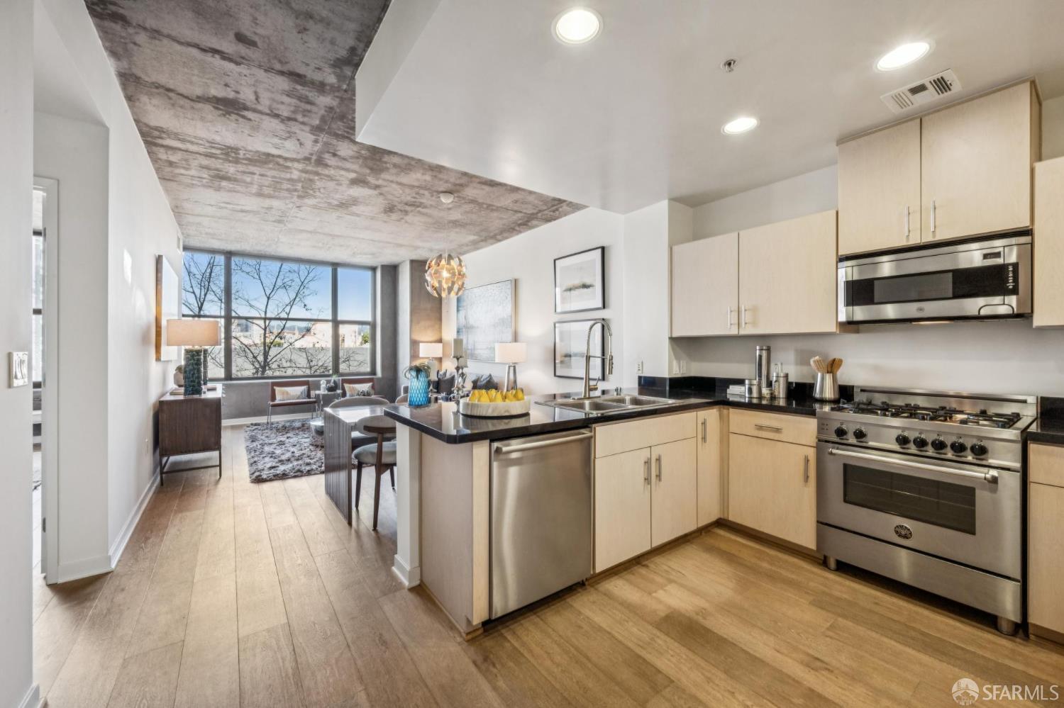 Detail Gallery Image 7 of 33 For 311 2nd St #403,  Oakland,  CA 94607 - 1 Beds | 2 Baths