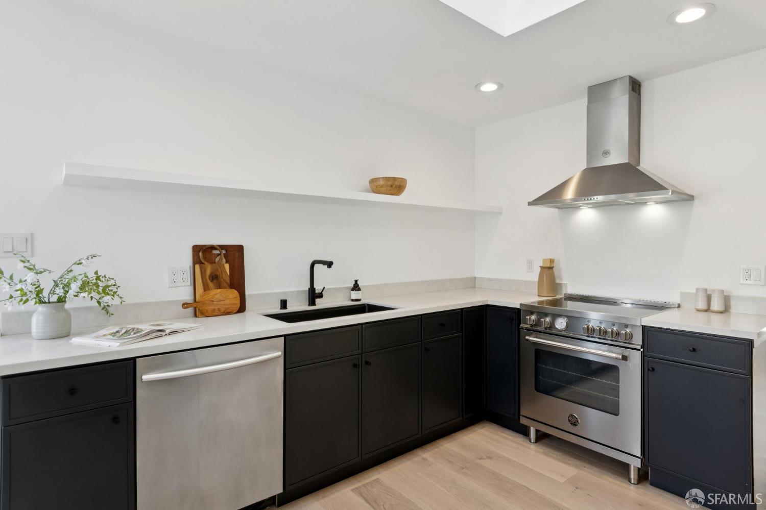 Detail Gallery Image 17 of 69 For 270 Flood Ave, San Francisco,  CA 94112 - 4 Beds | 3 Baths