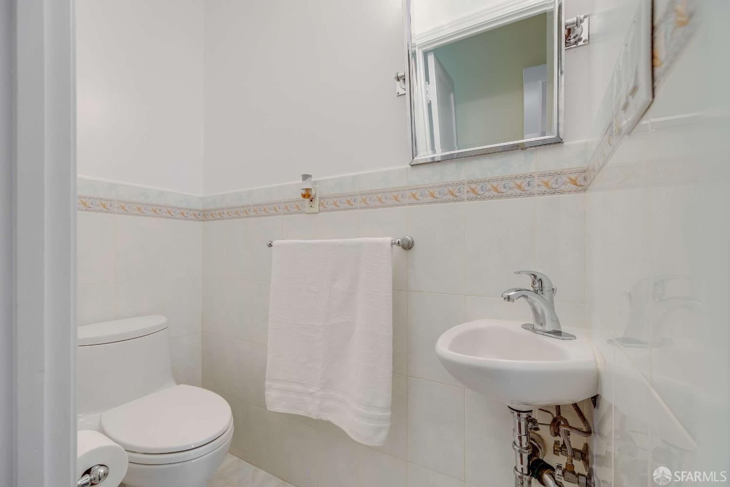 Detail Gallery Image 13 of 40 For 1352 34th Ave, San Francisco,  CA 94122 - 4 Beds | 3/1 Baths