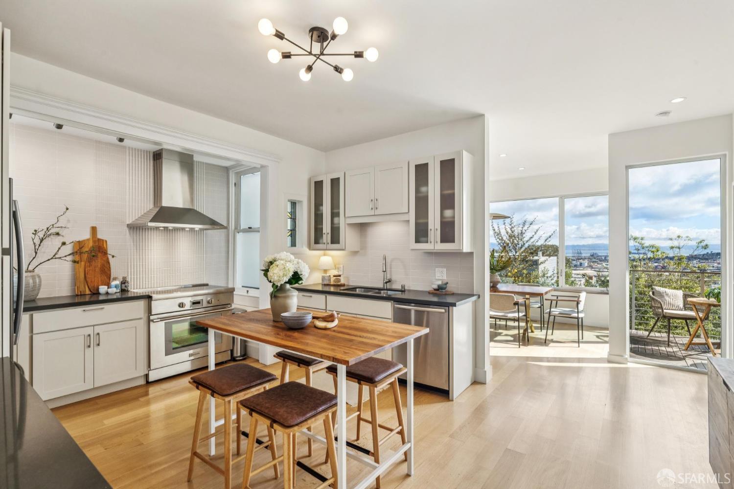 Detail Gallery Image 7 of 89 For 115 Ellsworth St, San Francisco,  CA 94110 - 3 Beds | 3 Baths