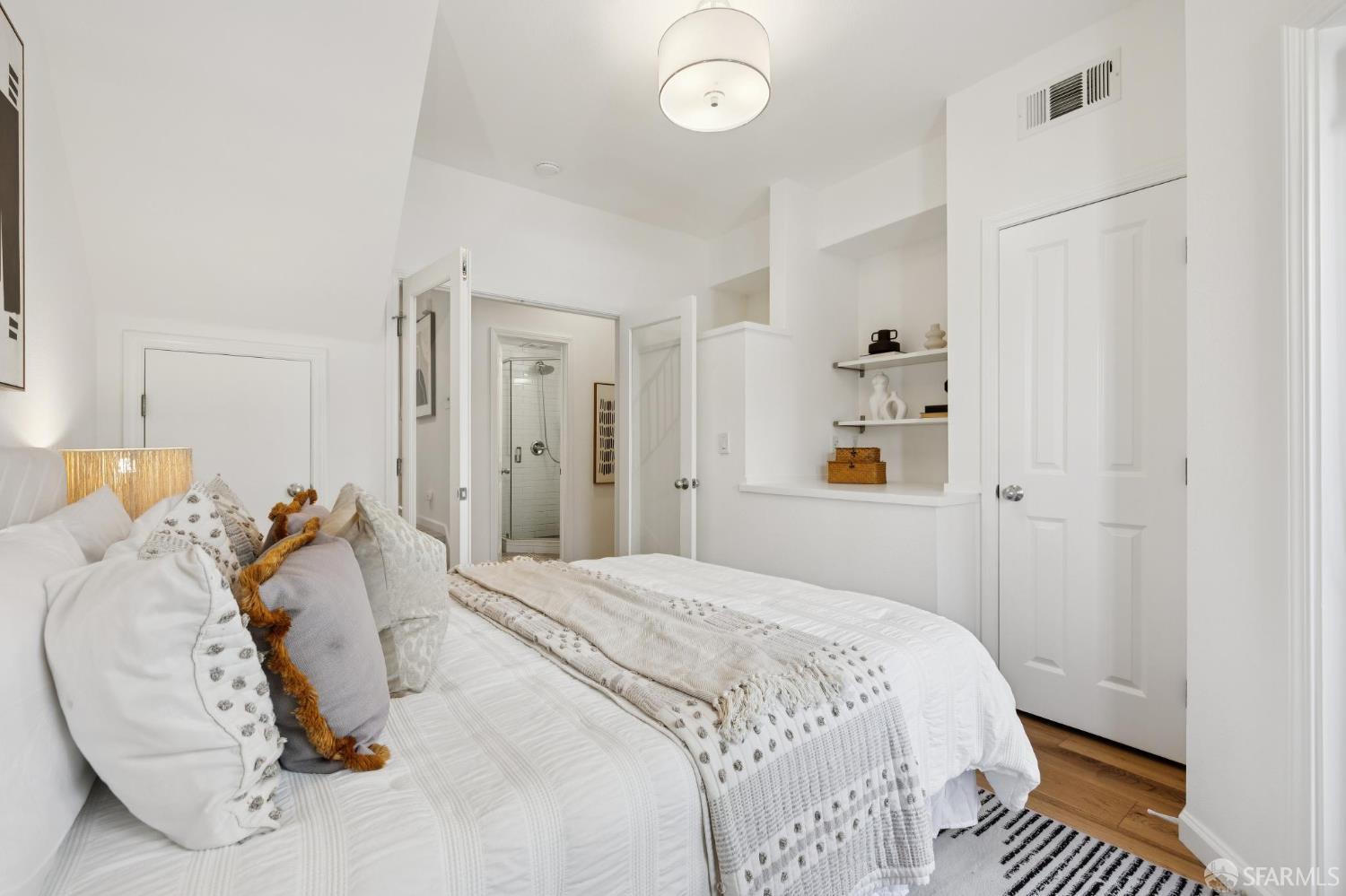 Photo #13: 426107520 Listing: Photo #13