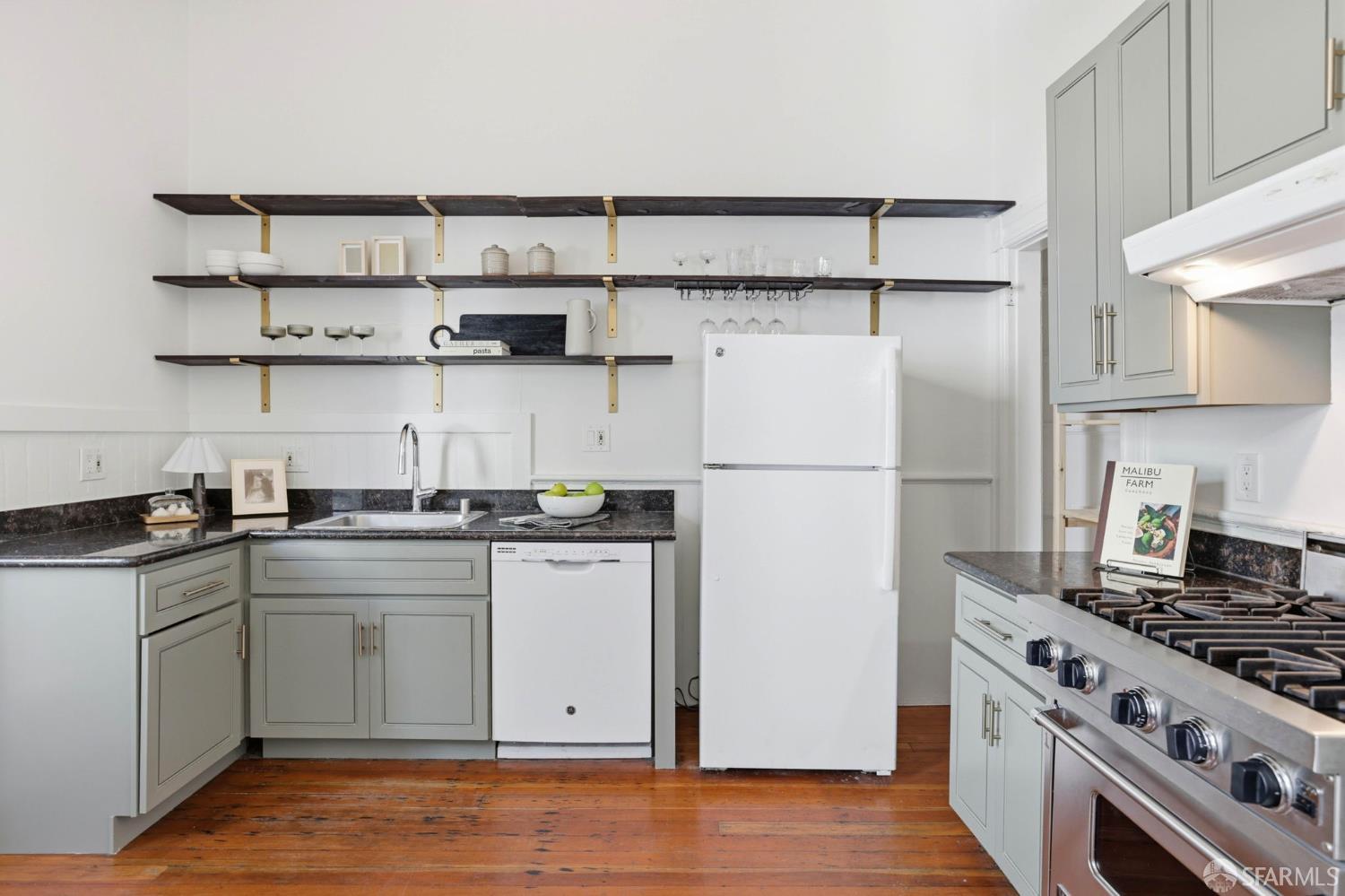 Detail Gallery Image 10 of 24 For 43 Lucky St, San Francisco,  CA 94110 - 2 Beds | 1 Baths