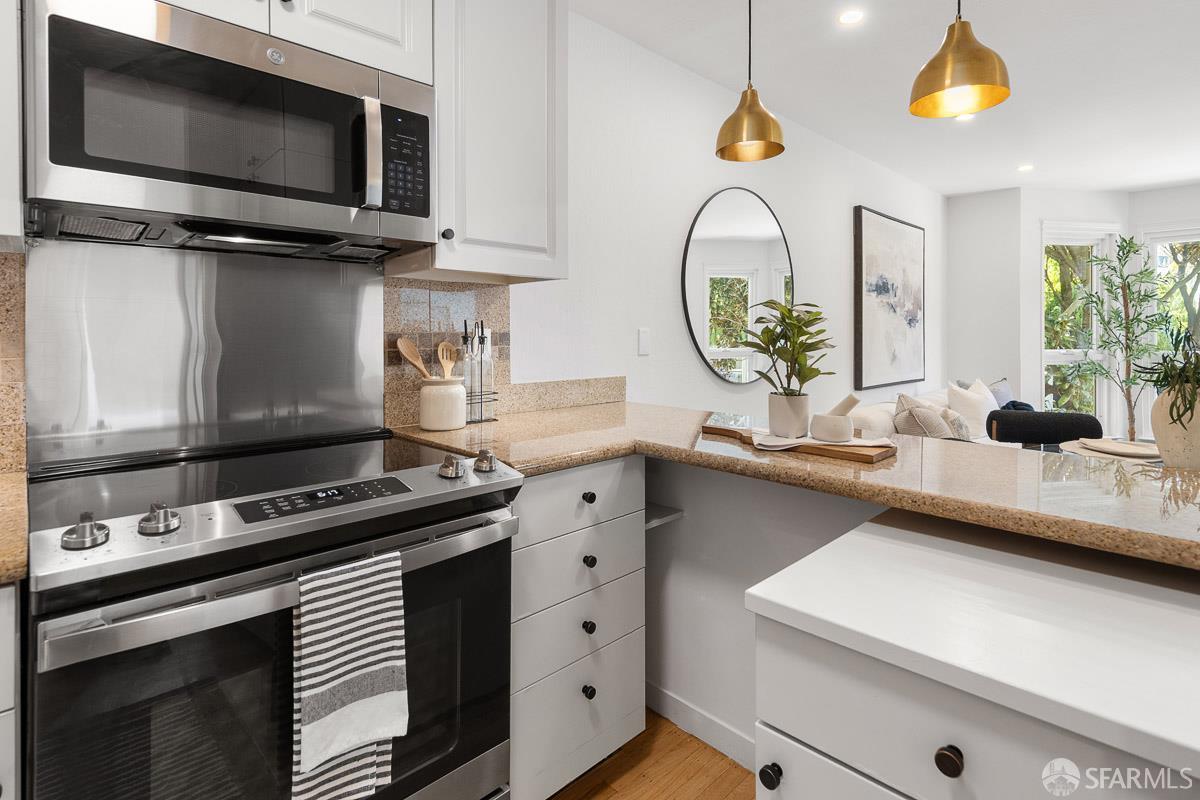 Detail Gallery Image 13 of 32 For 544 Waller St #2,  San Francisco,  CA 94127 - 2 Beds | 1 Baths