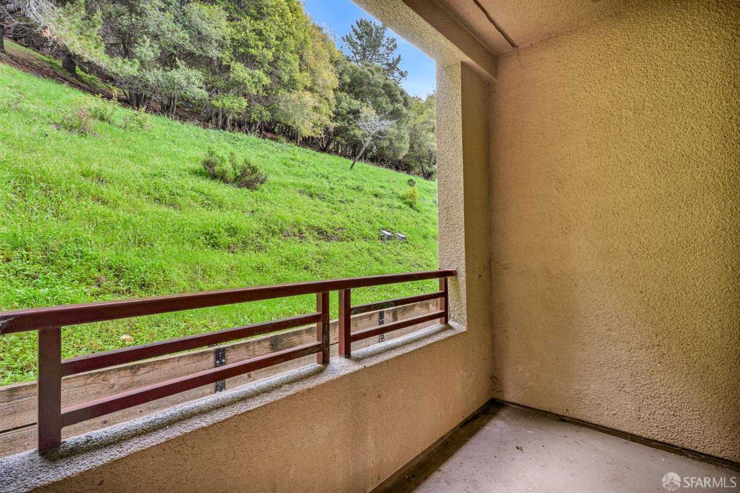 Detail Gallery Image 12 of 27 For 200 Caldecott Ln #107,  Oakland,  CA 94618 - 2 Beds | 2 Baths