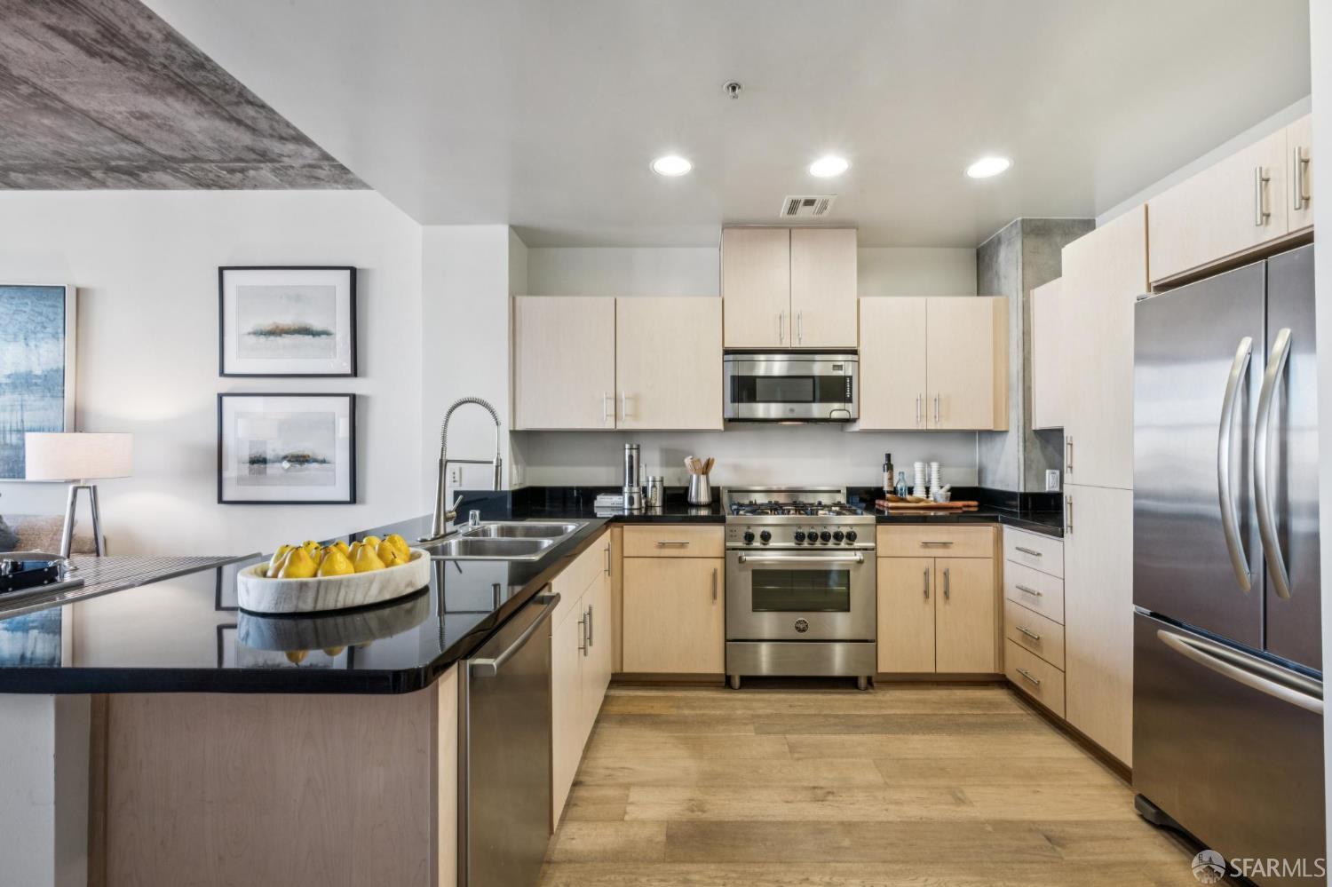 Detail Gallery Image 9 of 33 For 311 2nd St #403,  Oakland,  CA 94607 - 1 Beds | 2 Baths