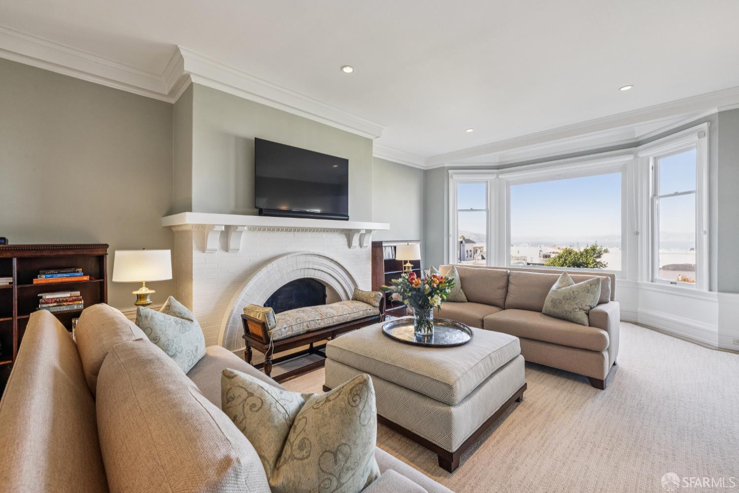 Detail Gallery Image 5 of 33 For 2450 Vallejo St, San Francisco,  CA 94123 - 3 Beds | 2 Baths