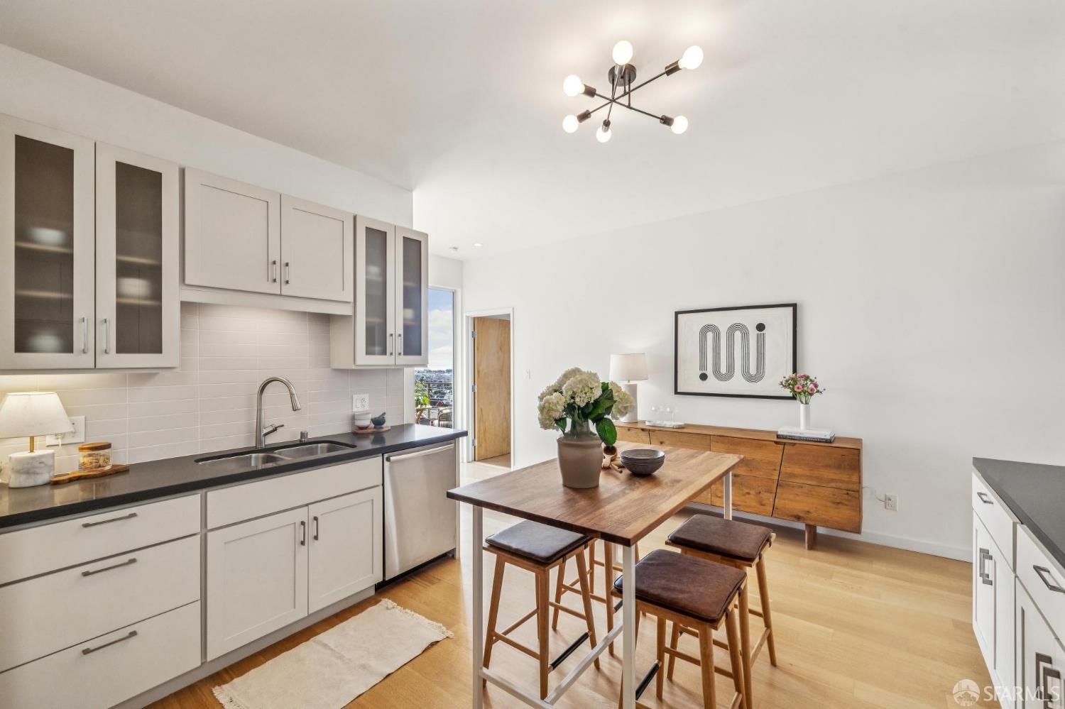 Detail Gallery Image 9 of 89 For 115 Ellsworth St, San Francisco,  CA 94110 - 3 Beds | 3 Baths