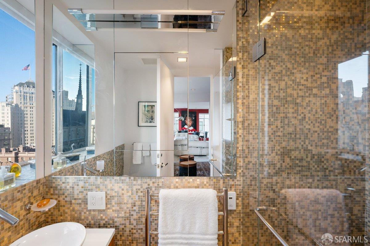 Detail Gallery Image 14 of 17 For 1190 Sacramento St #11,  San Francisco,  CA 94108 - 2 Beds | 2 Baths