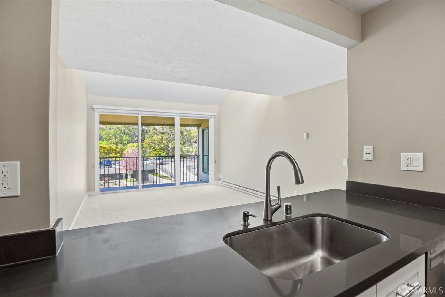 Detail Gallery Image 8 of 52 For 1550 Frontera Way #319,  Millbrae,  CA 94030 - 1 Beds | 1 Baths