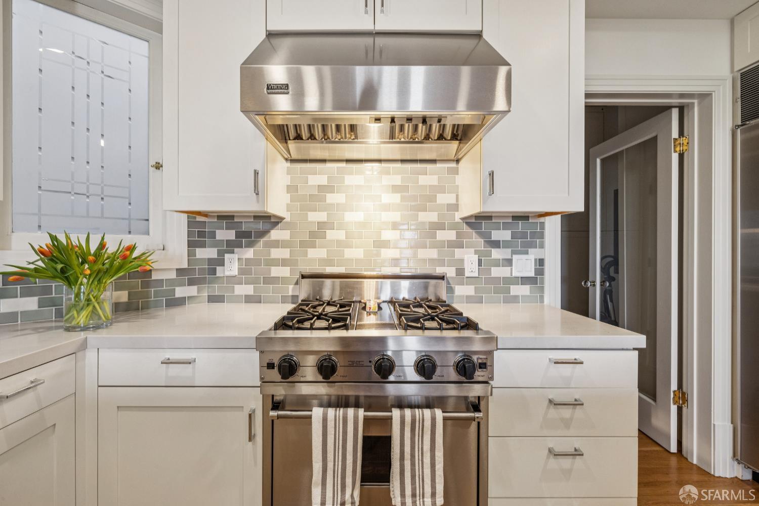 Detail Gallery Image 17 of 33 For 2450 Vallejo St, San Francisco,  CA 94123 - 3 Beds | 2 Baths