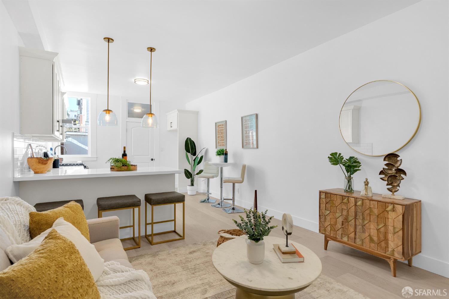 Detail Gallery Image 4 of 35 For 1060 Noe St 1062a,  San Francisco,  CA 94114 - 2 Beds | 1 Baths