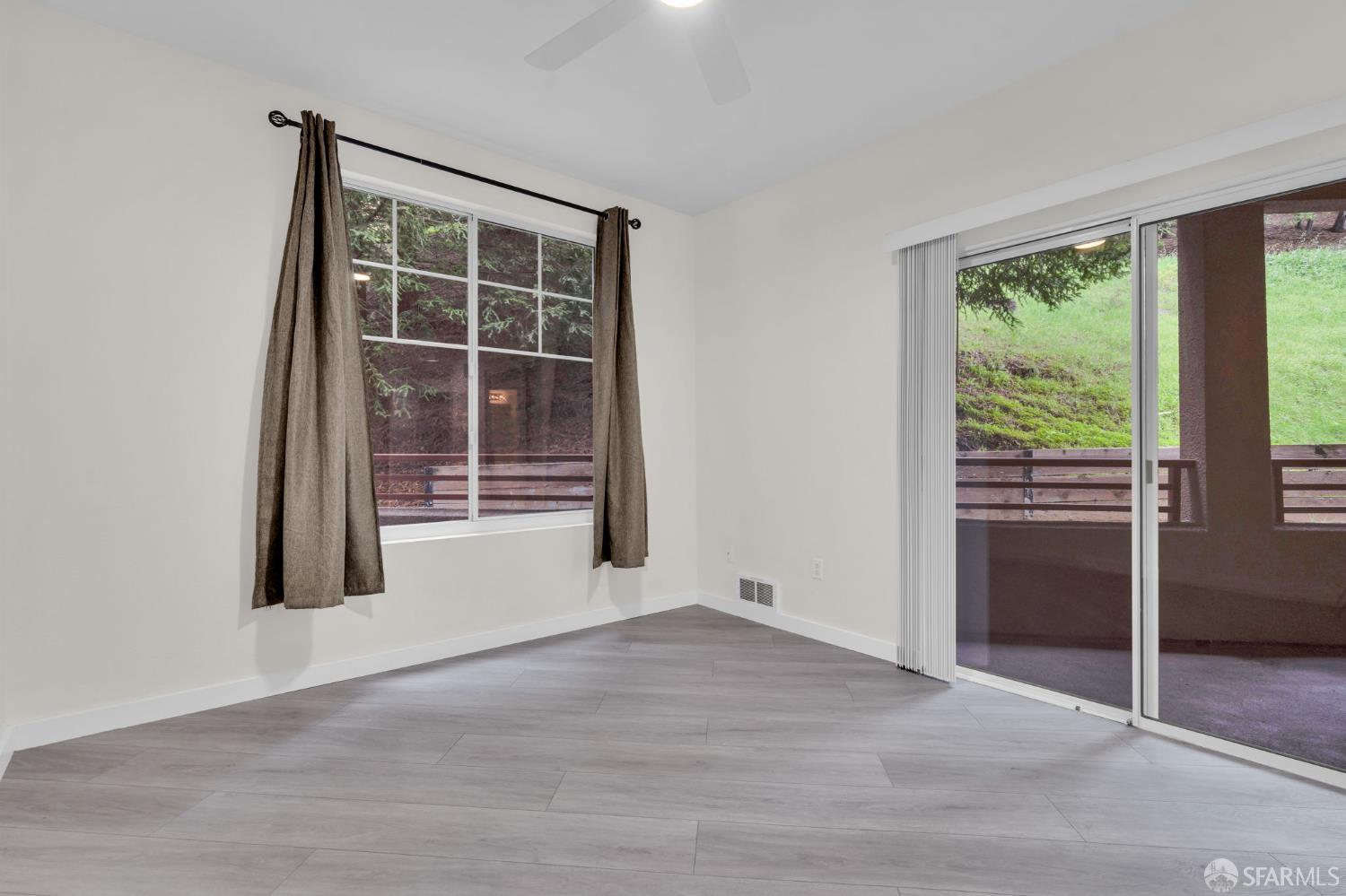 Detail Gallery Image 16 of 27 For 200 Caldecott Ln #107,  Oakland,  CA 94618 - 2 Beds | 2 Baths