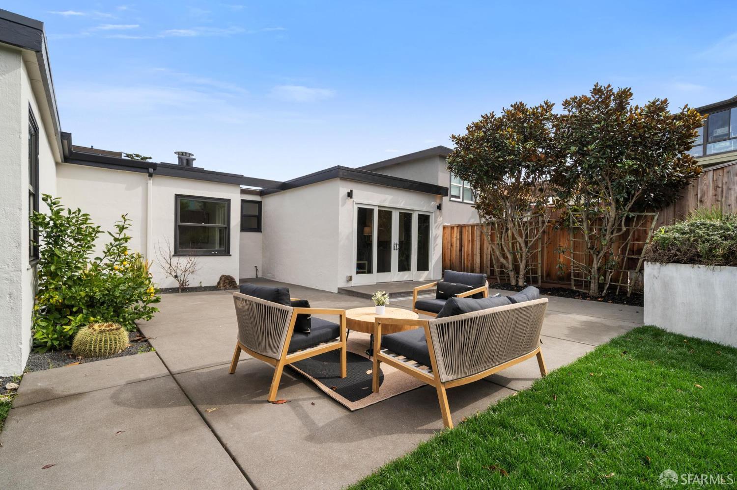 Detail Gallery Image 39 of 62 For 585 Crestlake Dr, San Francisco,  CA 94132 - 3 Beds | 2/1 Baths