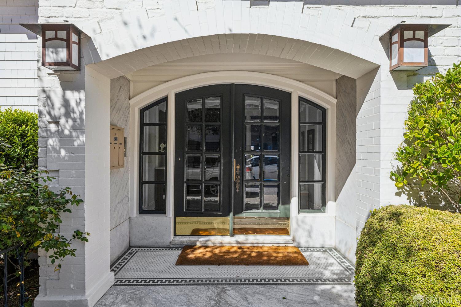 Detail Gallery Image 2 of 33 For 2450 Vallejo St, San Francisco,  CA 94123 - 3 Beds | 2 Baths