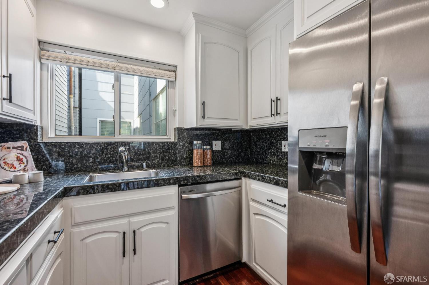 Detail Gallery Image 14 of 38 For 2315 Divisadero St #M,  San Francisco,  CA 94116 - 2 Beds | 2 Baths