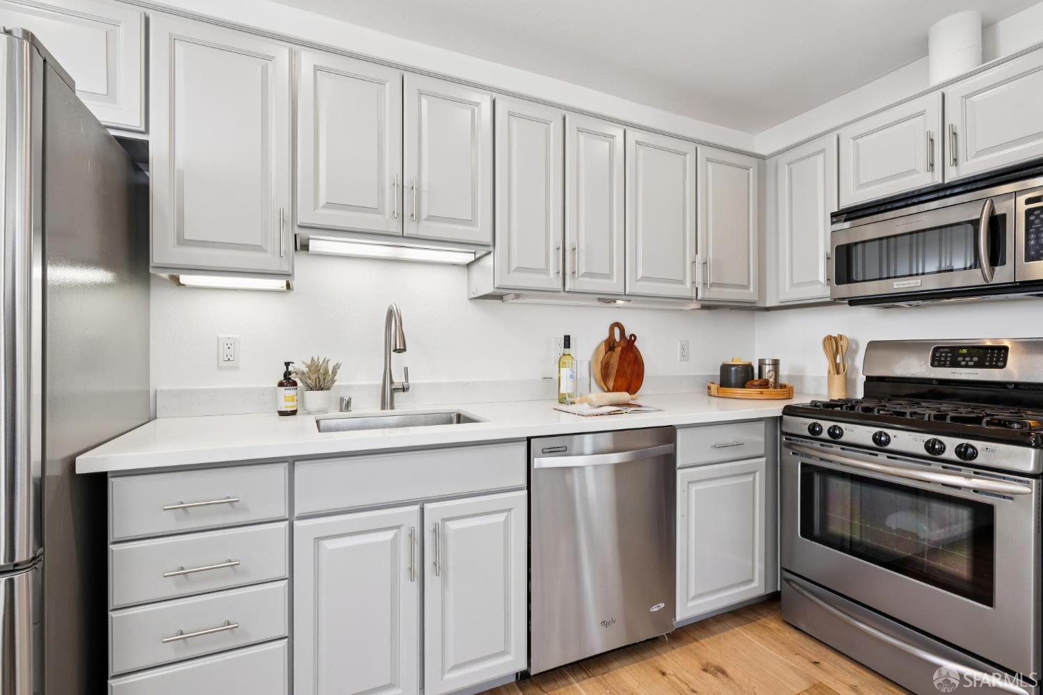 Photo #6: 426107520 Listing: Photo #6