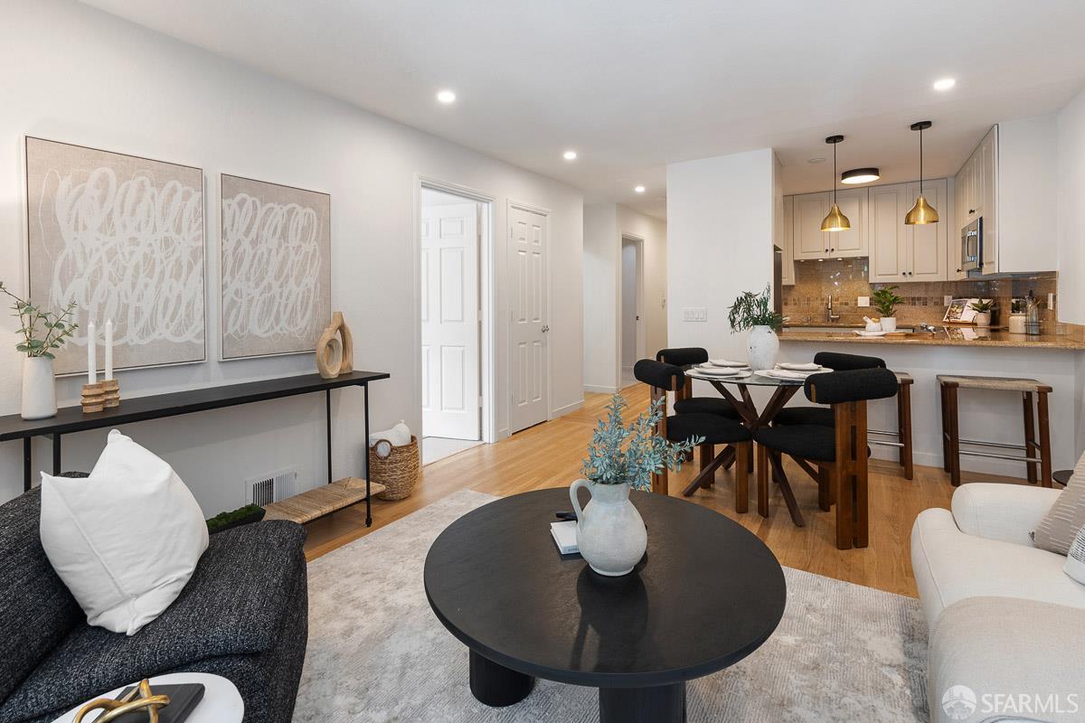 Detail Gallery Image 8 of 32 For 544 Waller St #2,  San Francisco,  CA 94127 - 2 Beds | 1 Baths