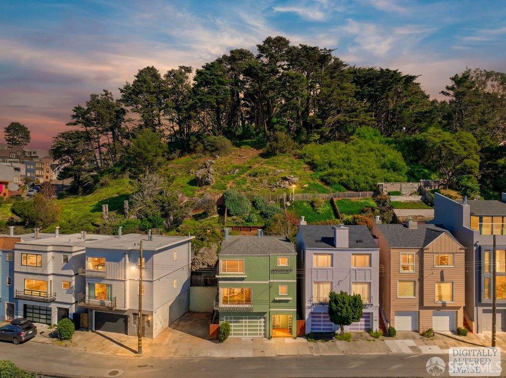 Detail Gallery Image 2 of 81 For 2056 14th Ave, San Francisco,  CA 94116 - 3 Beds | 1/1 Baths