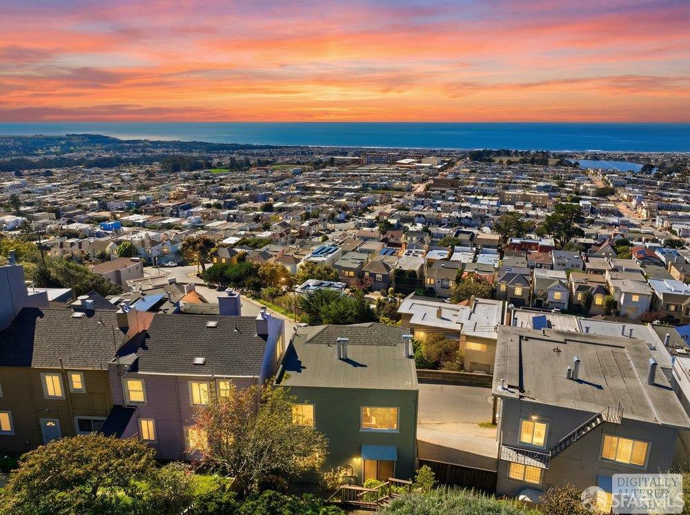 Detail Gallery Image 3 of 81 For 2056 14th Ave, San Francisco,  CA 94116 - 3 Beds | 1/1 Baths