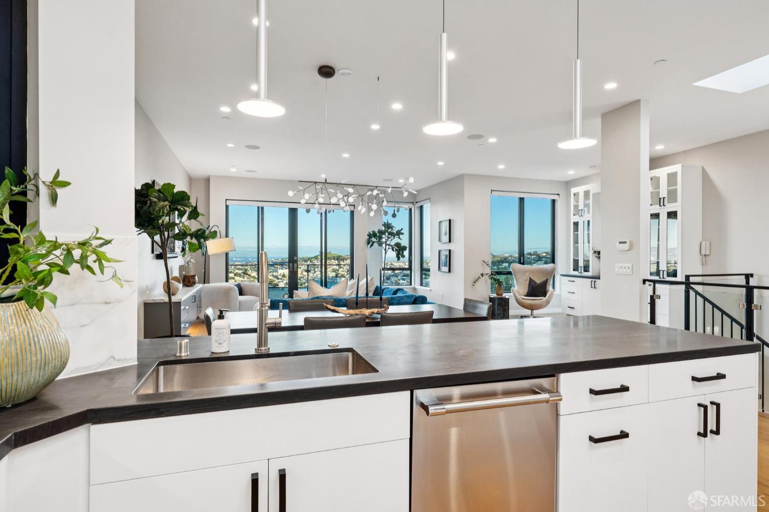 Detail Gallery Image 28 of 80 For 268 Grand View Ave, San Francisco,  CA 94114 - 4 Beds | 3 Baths