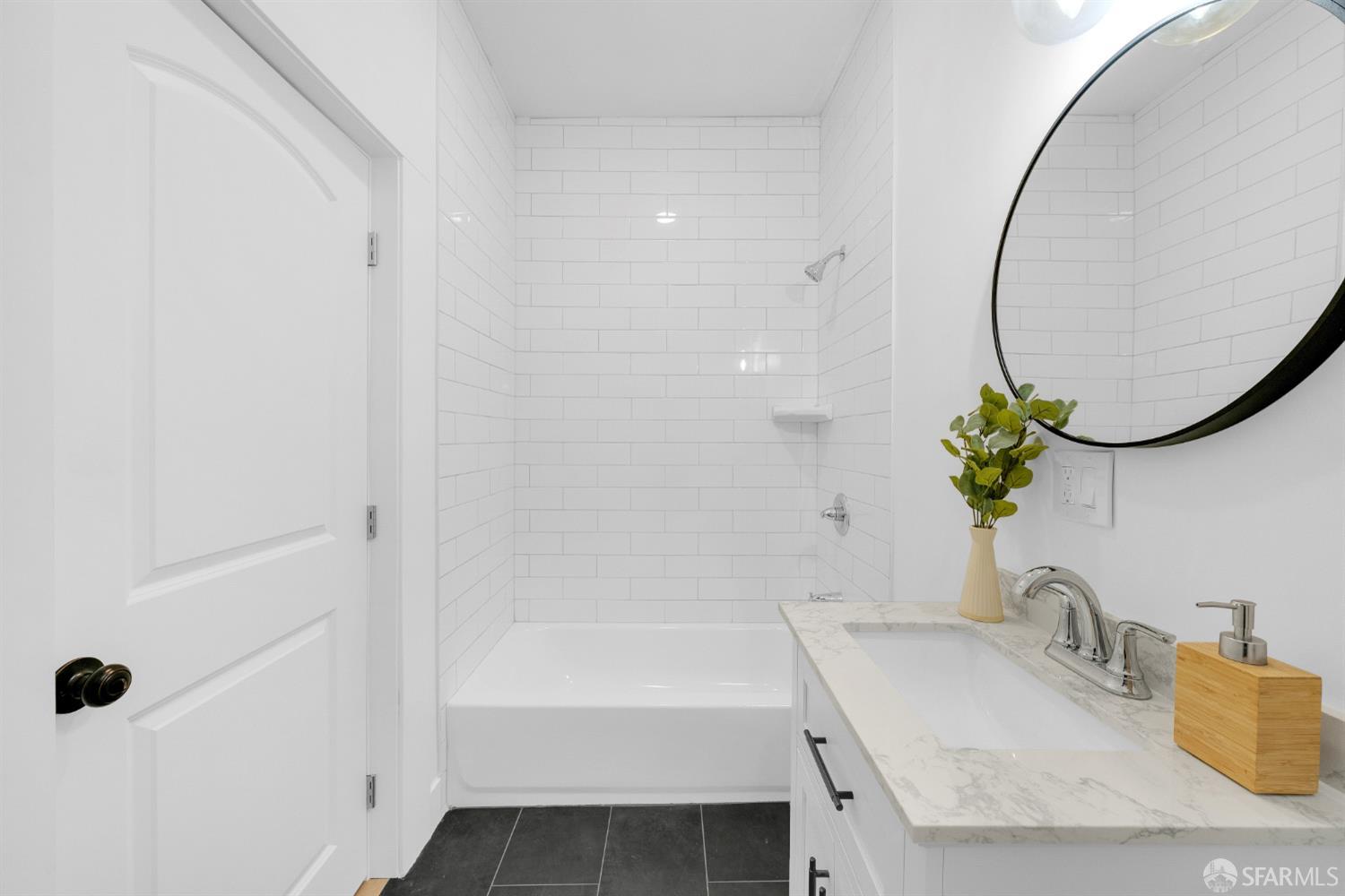 Detail Gallery Image 7 of 35 For 1060 Noe St 1062a,  San Francisco,  CA 94114 - 2 Beds | 1 Baths