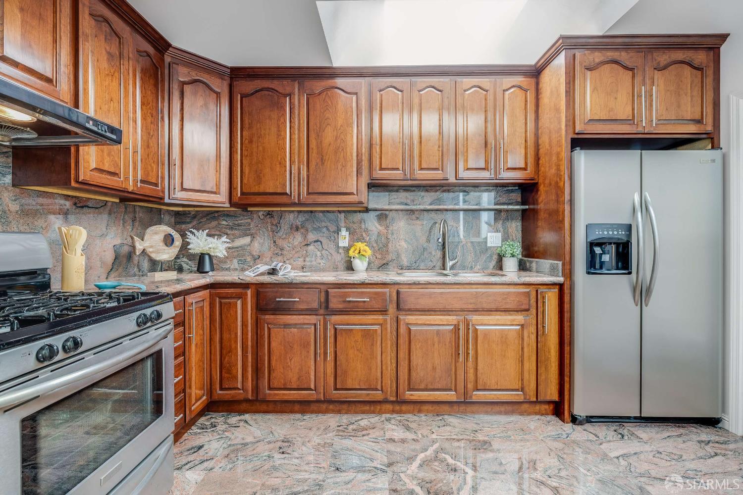 Detail Gallery Image 11 of 40 For 1352 34th Ave, San Francisco,  CA 94122 - 4 Beds | 3/1 Baths