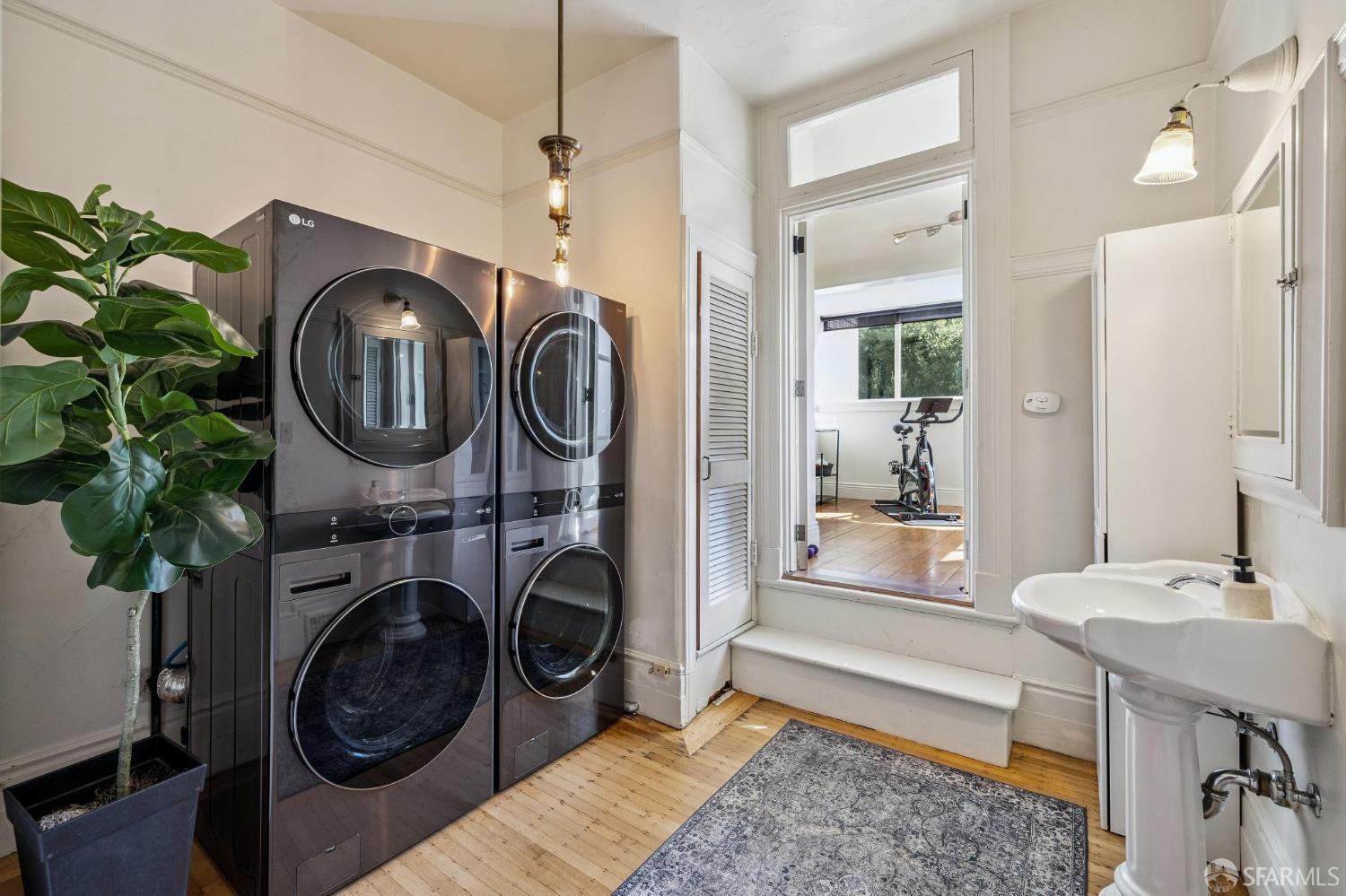 Detail Gallery Image 45 of 62 For 1461 Page St, San Francisco,  CA 94117 - 7 Beds | 4/2 Baths