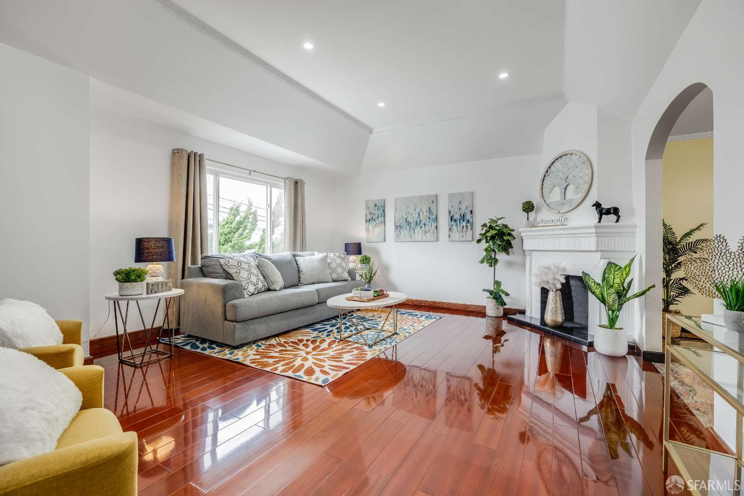 Detail Gallery Image 4 of 40 For 1352 34th Ave, San Francisco,  CA 94122 - 4 Beds | 3/1 Baths