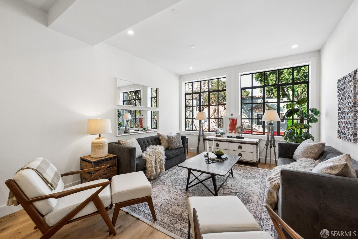 Detail Gallery Image 2 of 22 For 3133 24th St #1,  San Francisco,  CA 94110 - 1 Beds | 2 Baths