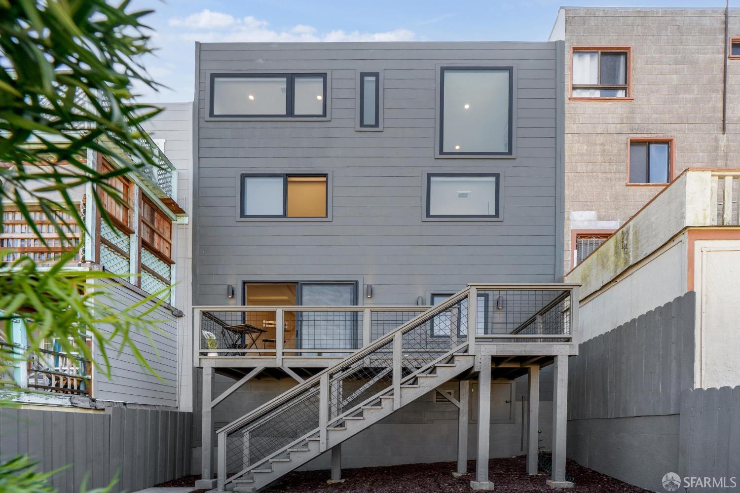 Detail Gallery Image 4 of 49 For 248 Ordway St, San Francisco,  CA 94134 - 4 Beds | 3 Baths