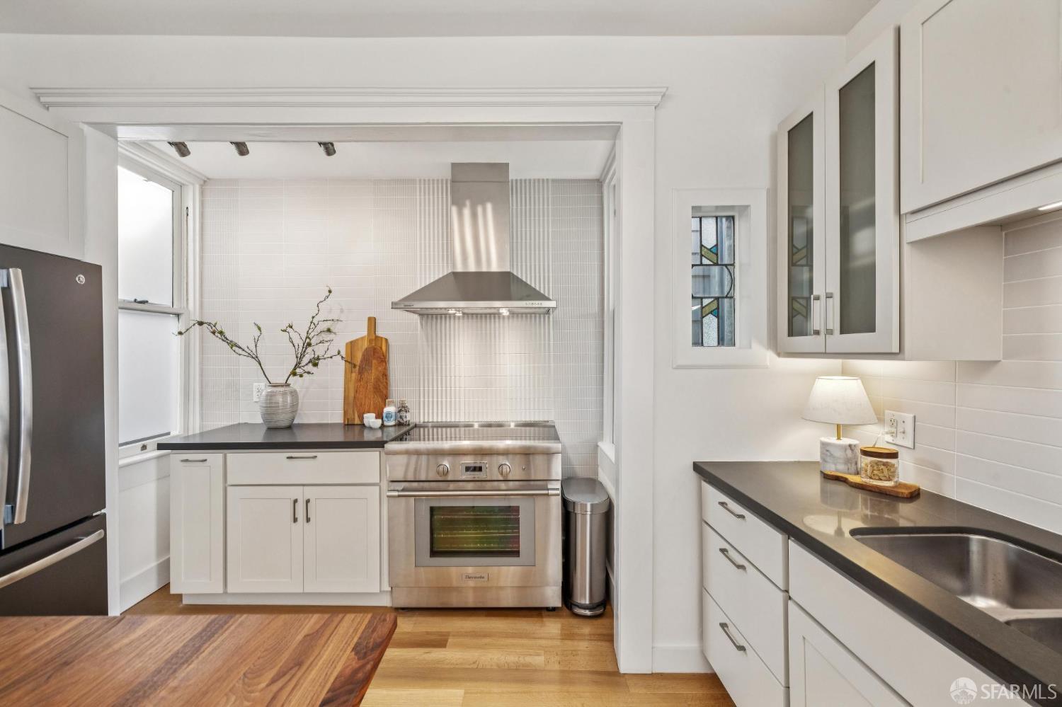 Detail Gallery Image 8 of 89 For 115 Ellsworth St, San Francisco,  CA 94110 - 3 Beds | 3 Baths