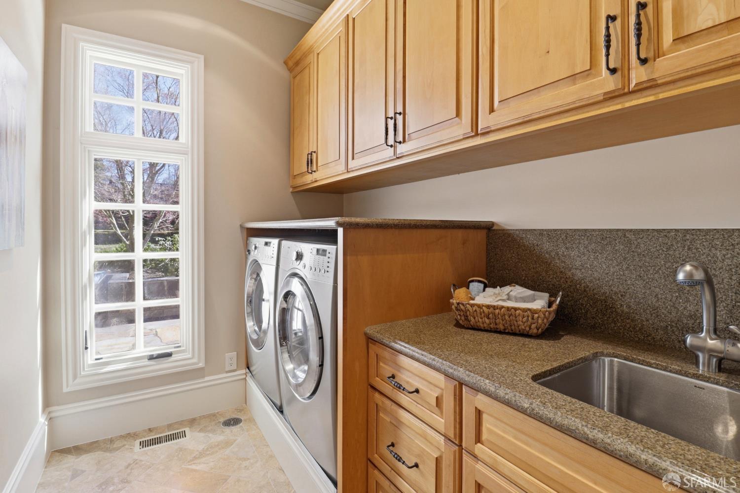 Detail Gallery Image 38 of 57 For 575 Pullman Rd, Hillsborough,  CA 94010 - 5 Beds | 4/1 Baths