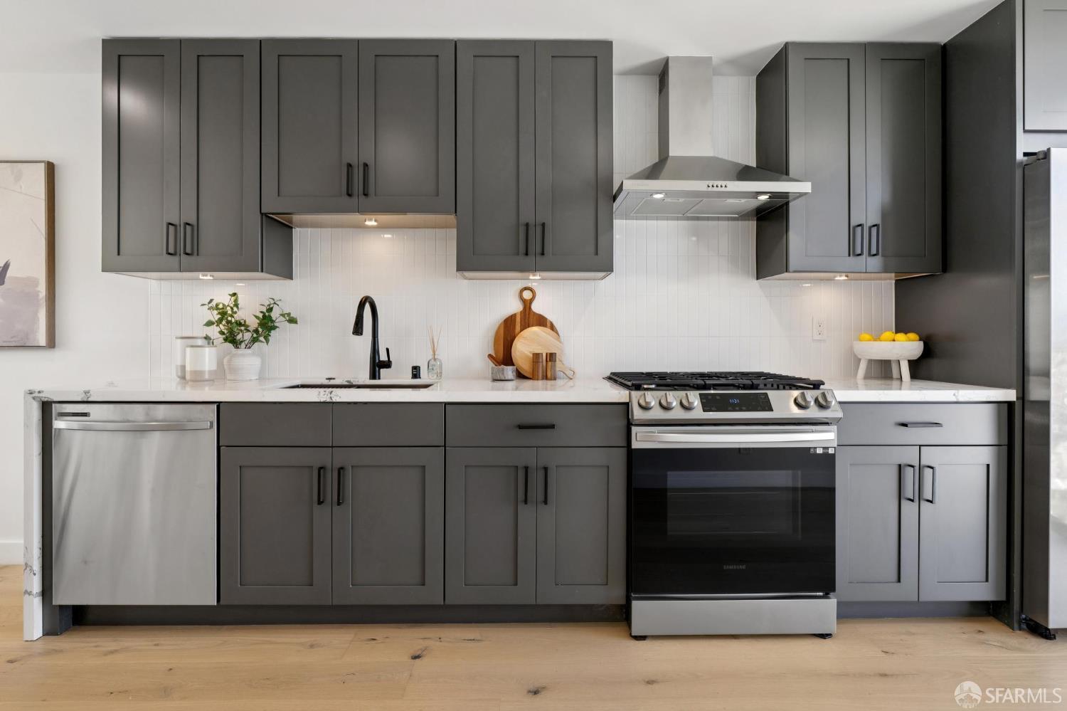 Detail Gallery Image 3 of 49 For 248 Ordway St, San Francisco,  CA 94134 - 4 Beds | 3 Baths