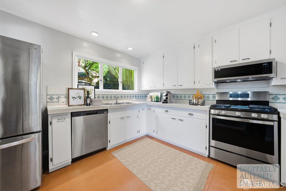 Detail Gallery Image 32 of 81 For 2056 14th Ave, San Francisco,  CA 94116 - 3 Beds | 1/1 Baths