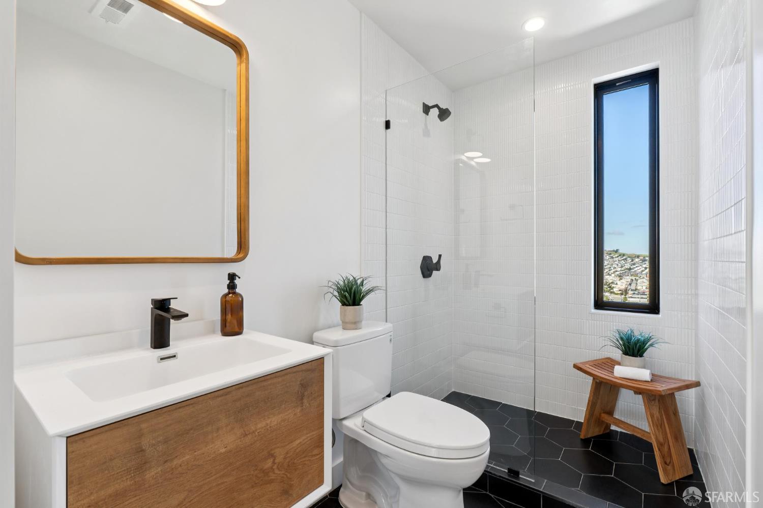 Detail Gallery Image 11 of 49 For 248 Ordway St, San Francisco,  CA 94134 - 4 Beds | 3 Baths