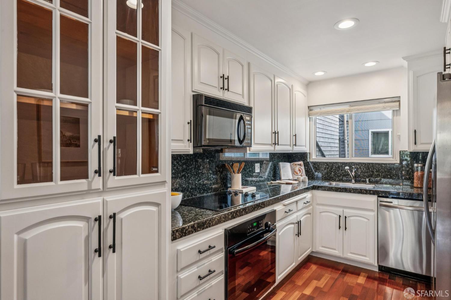 Detail Gallery Image 12 of 38 For 2315 Divisadero St #M,  San Francisco,  CA 94116 - 2 Beds | 2 Baths