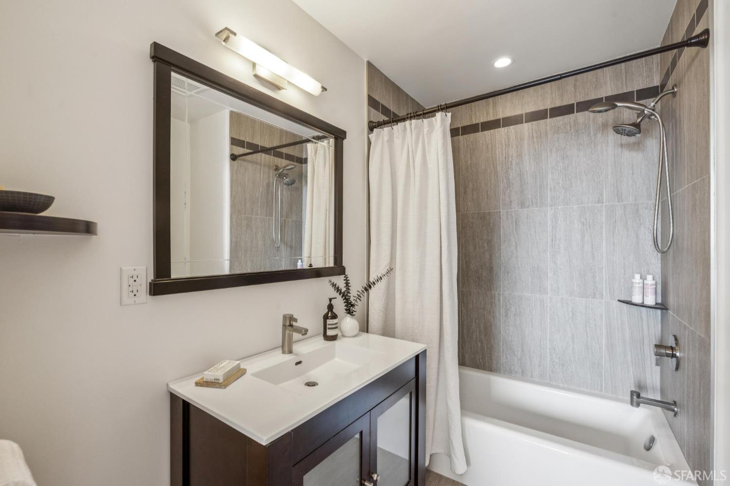 Detail Gallery Image 24 of 89 For 115 Ellsworth St, San Francisco,  CA 94110 - 3 Beds | 3 Baths