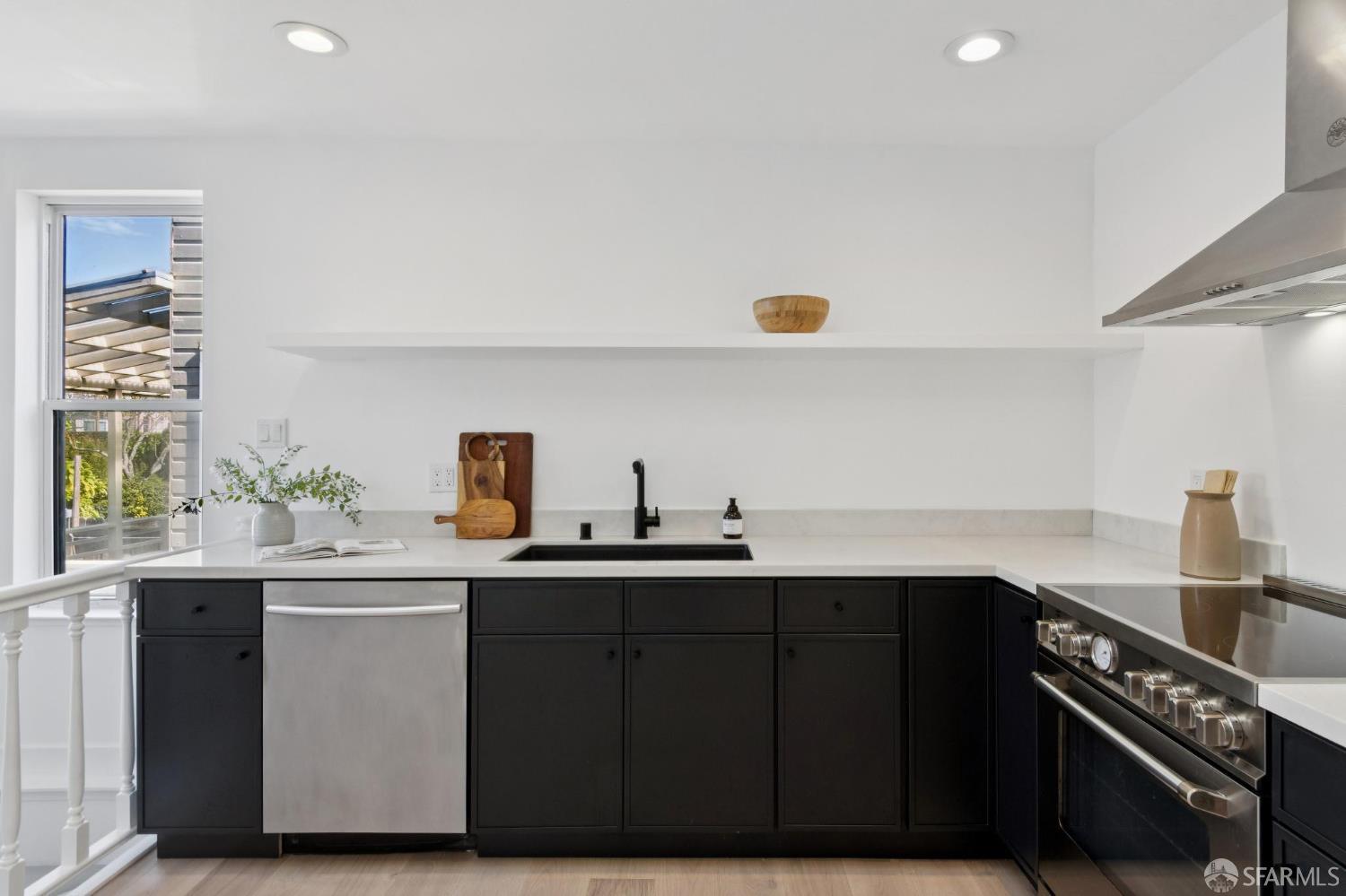 Detail Gallery Image 15 of 69 For 270 Flood Ave, San Francisco,  CA 94112 - 4 Beds | 3 Baths