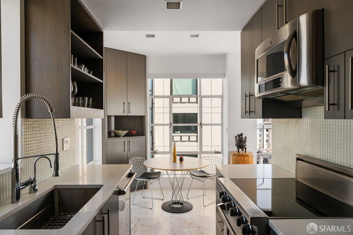 Detail Gallery Image 8 of 17 For 1190 Sacramento St #11,  San Francisco,  CA 94108 - 2 Beds | 2 Baths