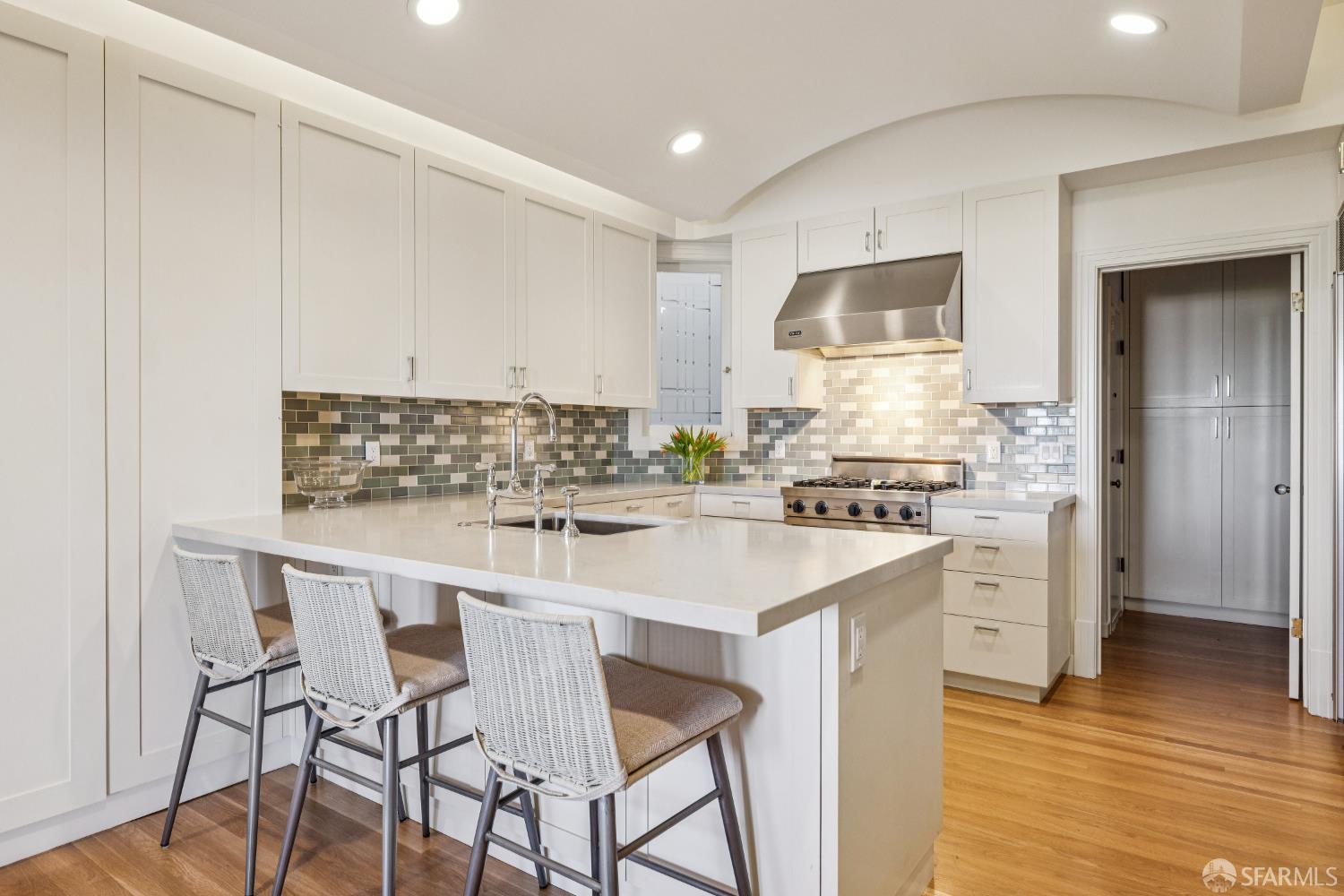 Detail Gallery Image 16 of 33 For 2450 Vallejo St, San Francisco,  CA 94123 - 3 Beds | 2 Baths