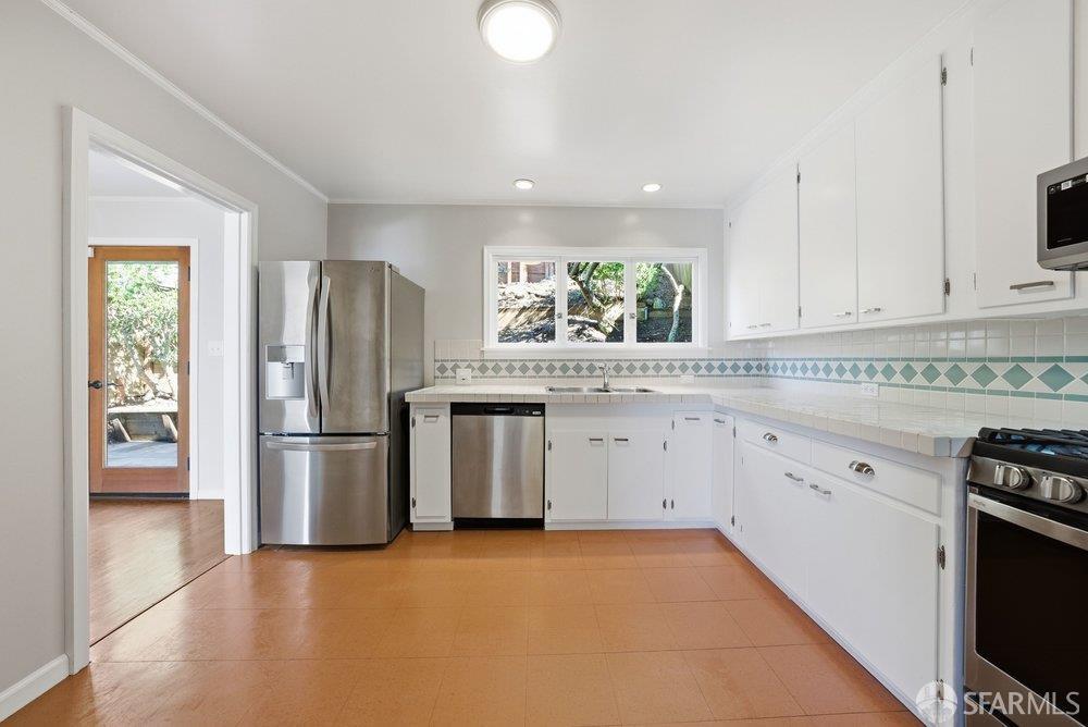 Detail Gallery Image 31 of 81 For 2056 14th Ave, San Francisco,  CA 94116 - 3 Beds | 1/1 Baths