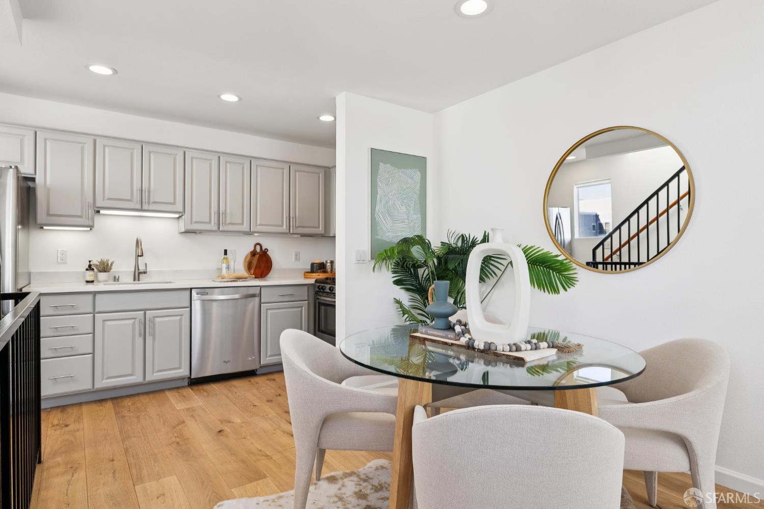 Photo #4: 426107520 Listing: Photo #4