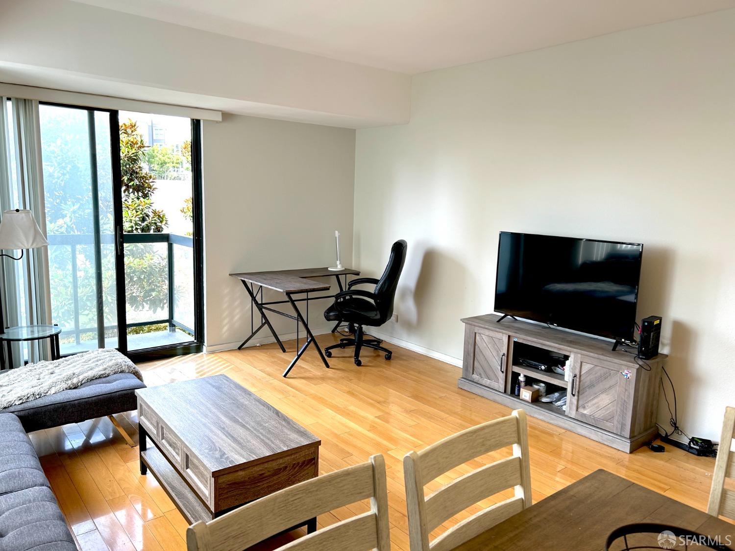 Detail Gallery Image 2 of 16 For 1 Daniel Burnham Ct #204,  San Francisco,  CA 94109 - 1 Beds | 1 Baths