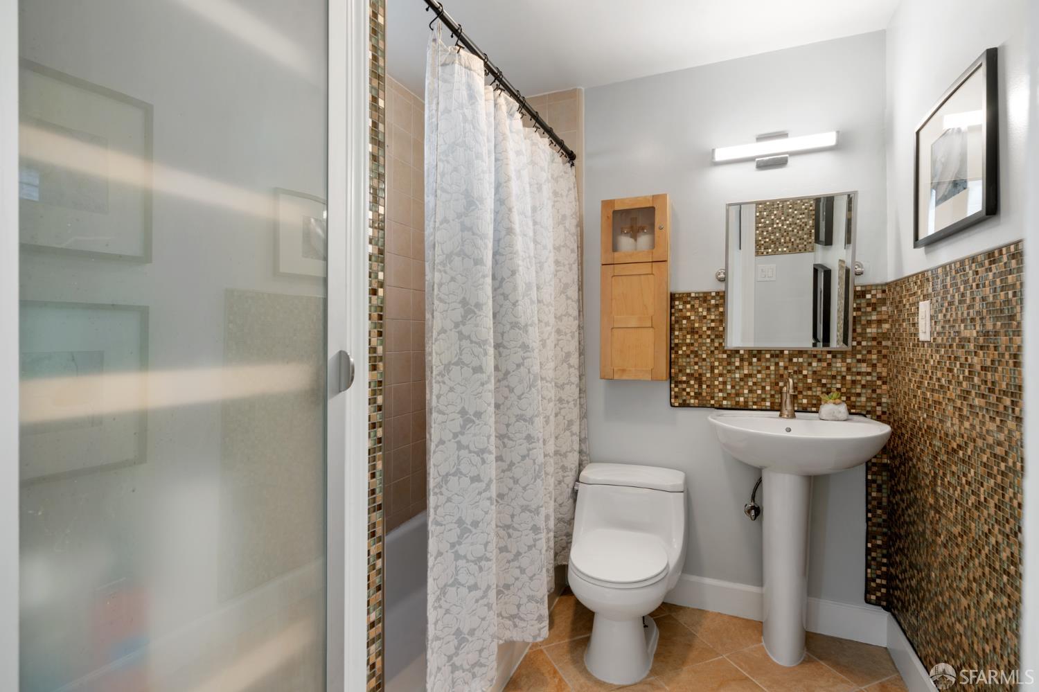 Detail Gallery Image 28 of 35 For 487 Sanchez St, San Francisco,  CA 94114 - 2 Beds | 1 Baths