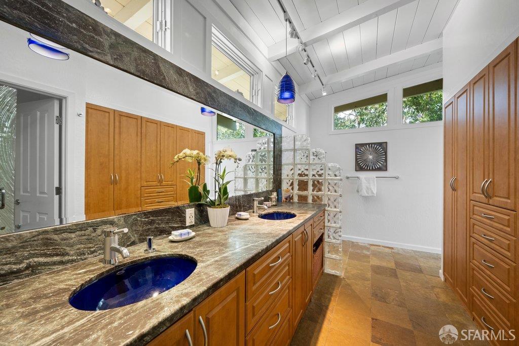 Detail Gallery Image 41 of 98 For 25 Siesta Ct, Portola Valley,  CA 94028 - 5 Beds | 3/1 Baths