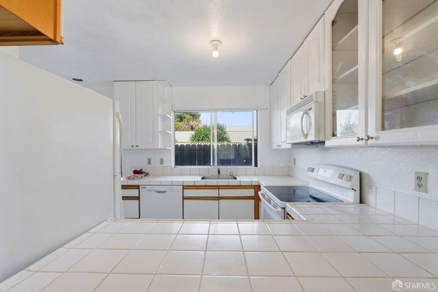 Detail Gallery Image 16 of 25 For 21564 Meekland Ave #2,  Hayward,  CA 94541 - 2 Beds | 1/1 Baths