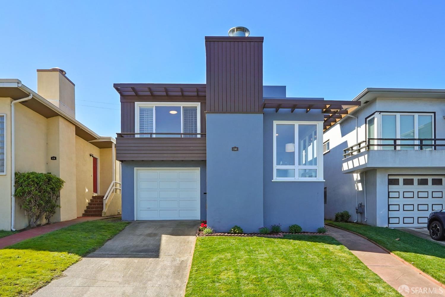 Detail Gallery Image 2 of 48 For 12 Elmwood Dr, Daly City,  CA 94015 - 4 Beds | 4 Baths