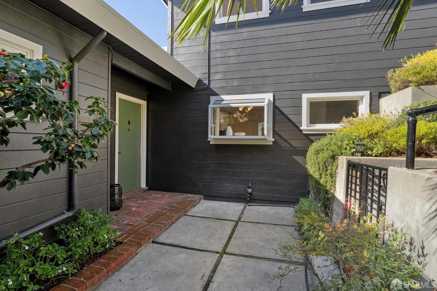 Detail Gallery Image 4 of 51 For 6189 Margarido Dr, Oakland,  CA 94618 - 3 Beds | 2/1 Baths