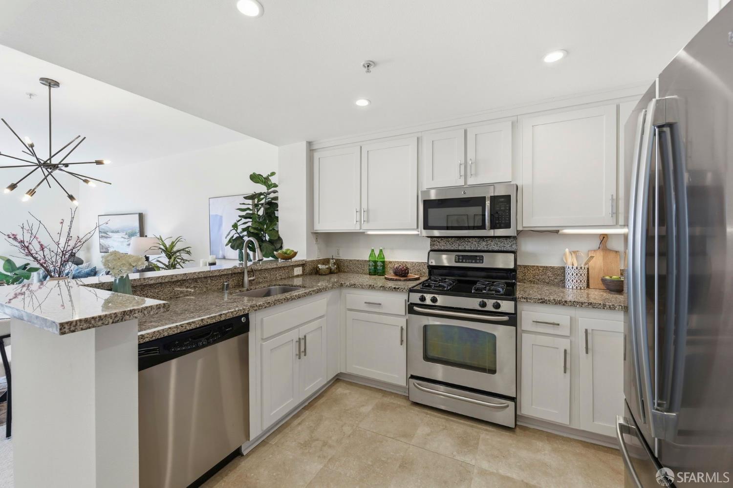 Detail Gallery Image 5 of 27 For 501 Crescent Way #5210,  San Francisco,  CA 94134 - 2 Beds | 2 Baths