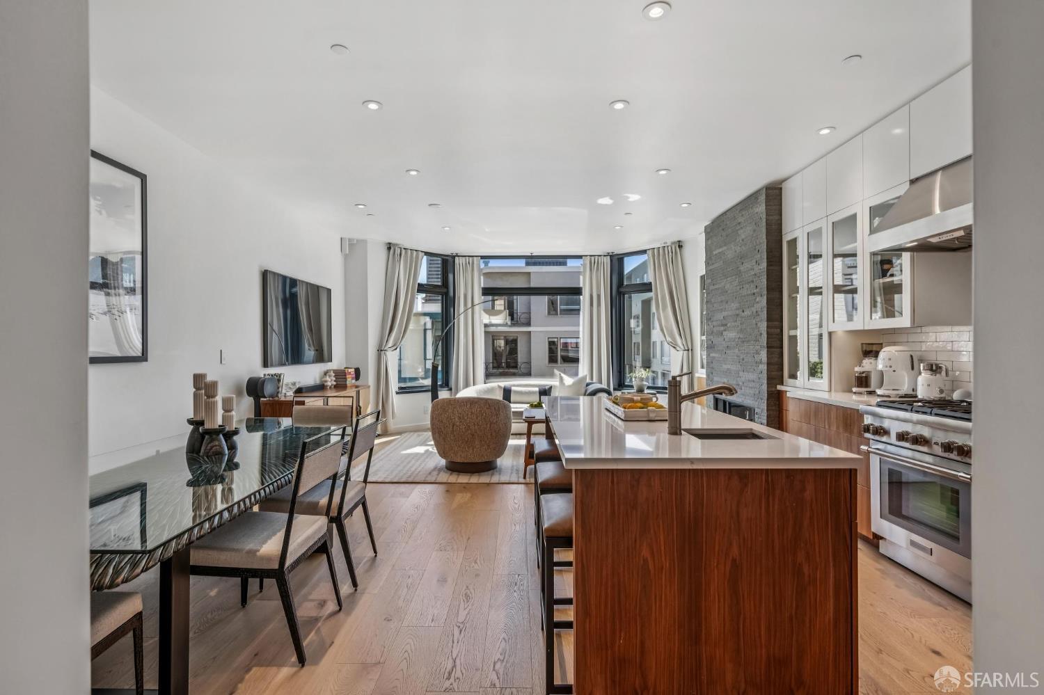 Detail Gallery Image 4 of 77 For 312 Green St, San Francisco,  CA 94122 - 5 Beds | 4/1 Baths